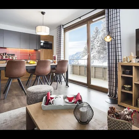 Appartement In With Ski-in Ski-out Access *