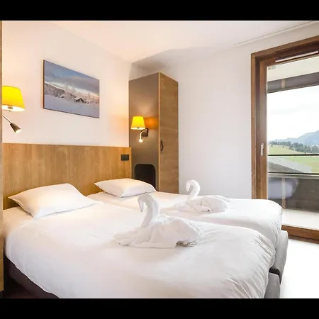 Appartement In With Ski-in Ski-out Access *